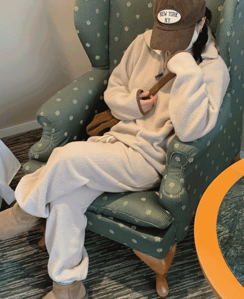 디저트 양털 뽀글이 반집업 배색 포켓 겨울 맨투맨 (2color)